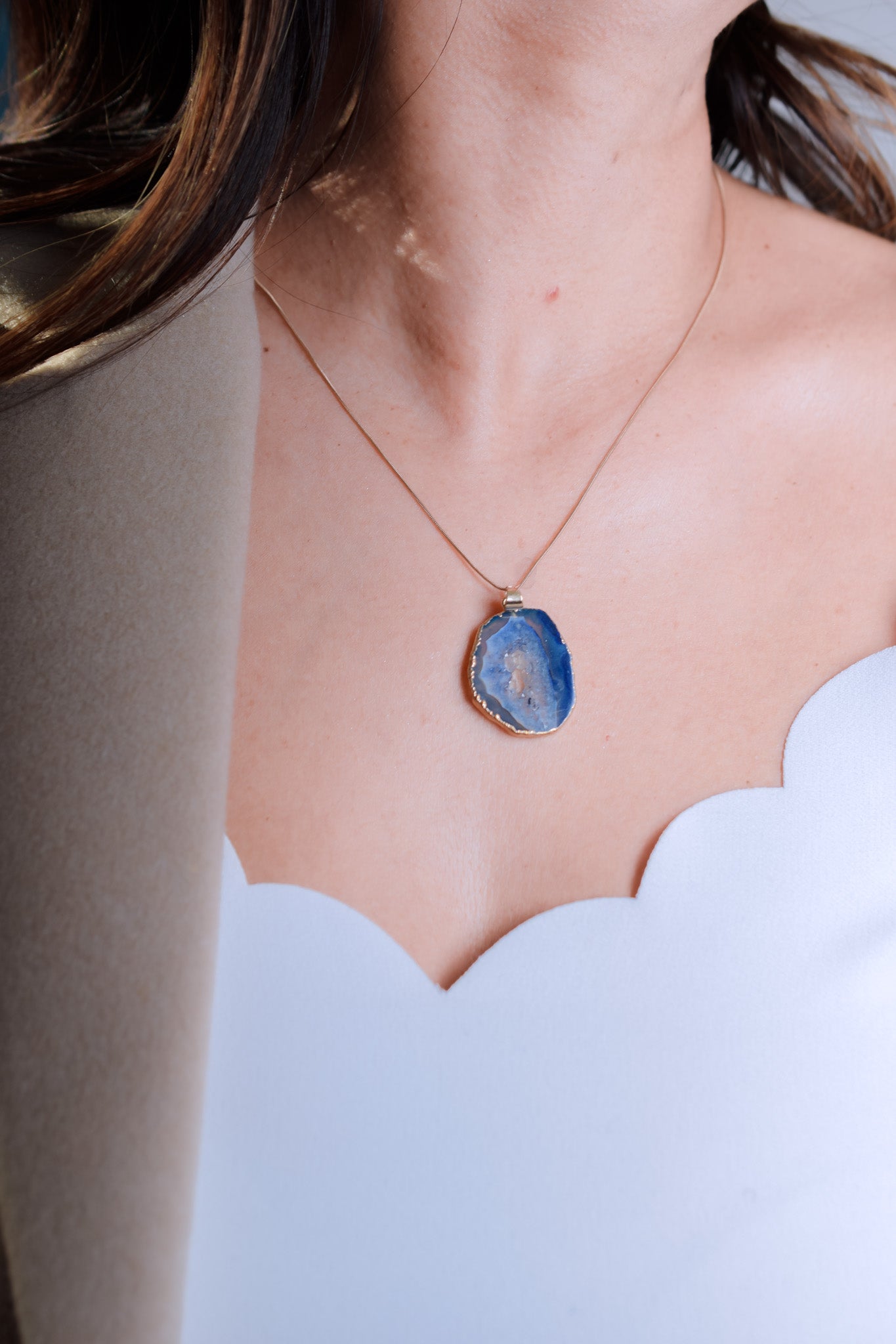 Agate pendant in vivid blue shades with crystal formations