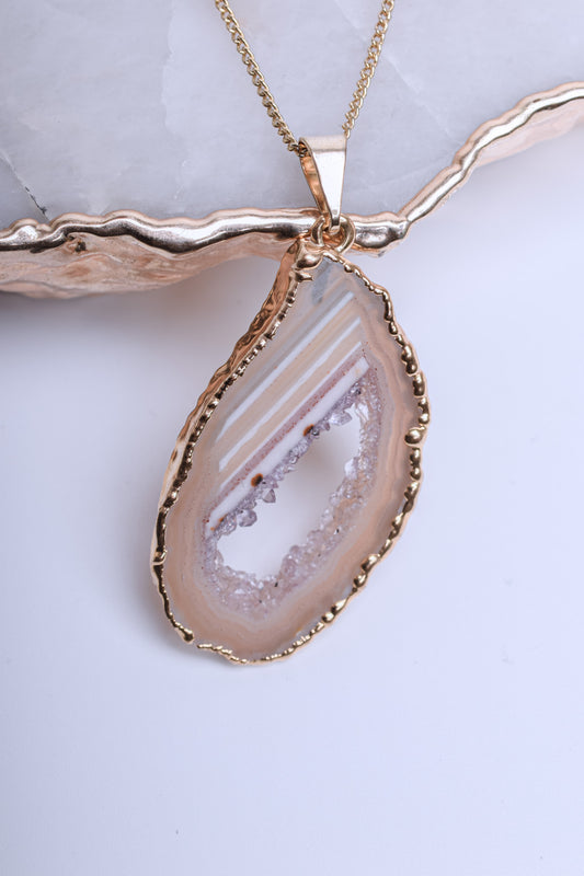 Agate pendant in natural shades with crystal formations